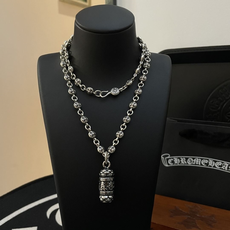 Ch*0me He**ts necklaces